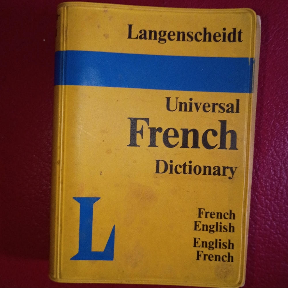 Vintage universal French-Engl8sh pocket dictionary